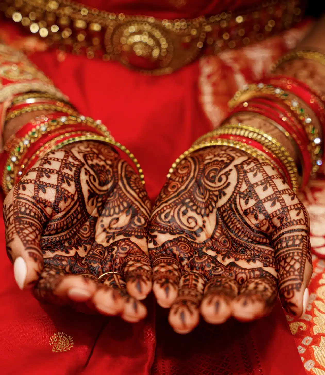 Henna hands on wdding day