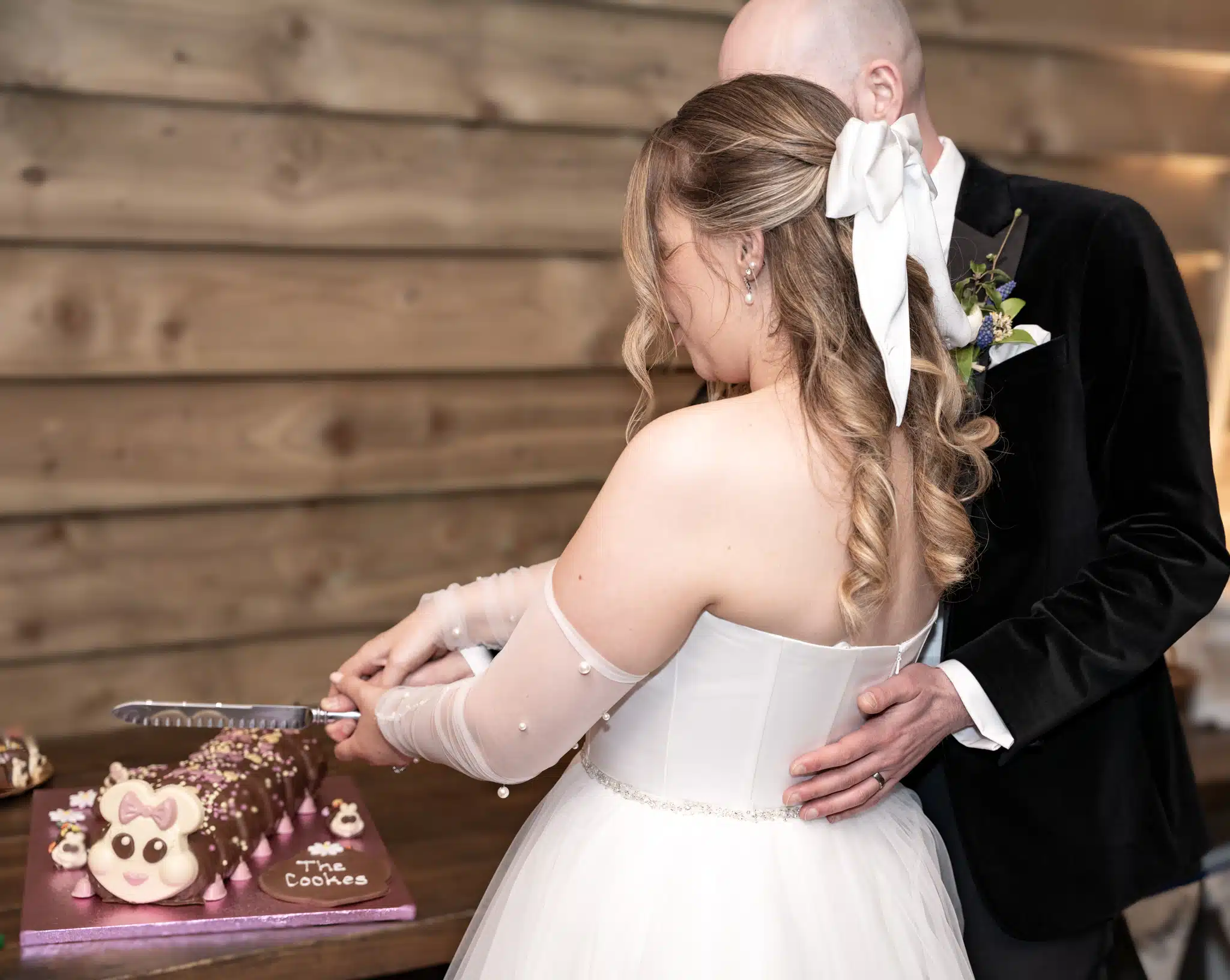 Bride and groom at sunset in Buckinghamshire countryside – Buckinghamshire wedding photographer